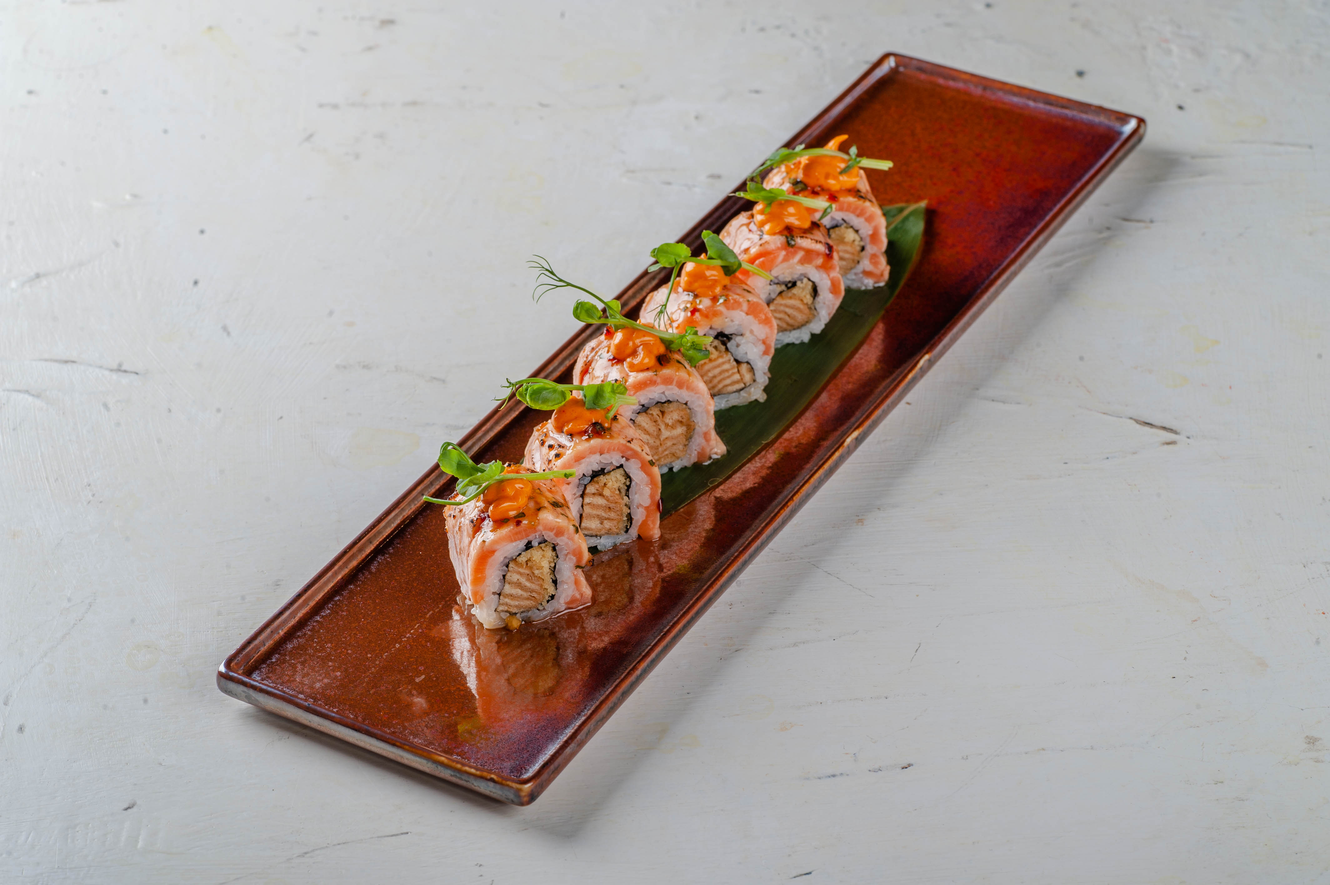 Криспи-ролл с лососем (остро-соевый)